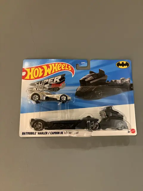Hot Wheels Batmobile Hauler 1:64 diecast