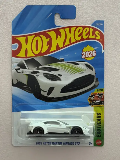 Hot Wheels 2024 Aston Martin Vantage GT3 1:64 diecast