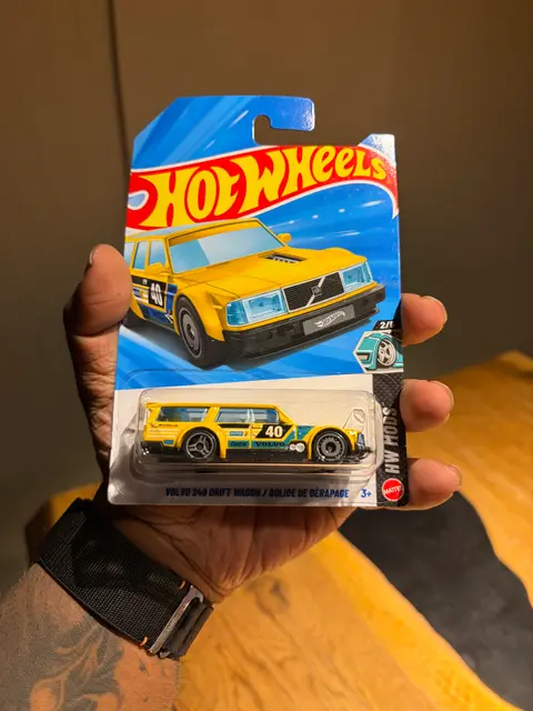 Hot Wheels Volvo 240 Drift Wagon 1:64 diecast