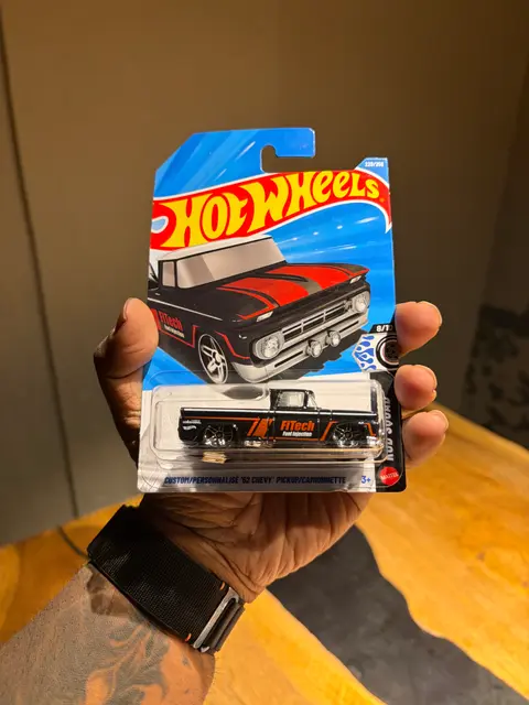 Hot Wheels Custom ‘62 Chevy Pickup 1:64 diecast