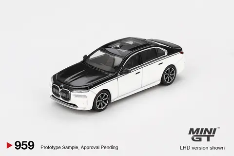 Mini GT BMW I7 XDRIVE60 Alpine White Black Sapphire 1:64 diecast